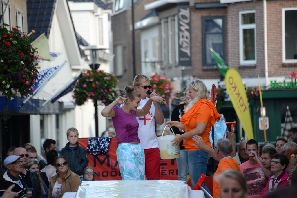 ../Images/Donderdag kermis 088.jpg